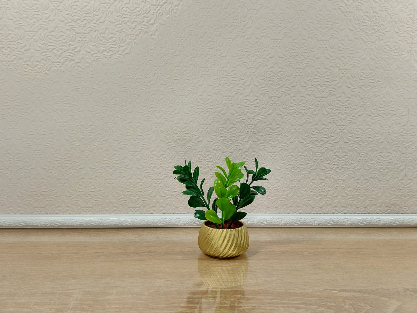 Miniature artificial plants in pots, set of 5 pcs, gold