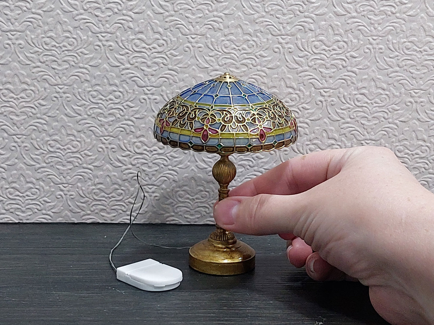 Tiffany Style stained glass lamp with LED, Snow Clematis