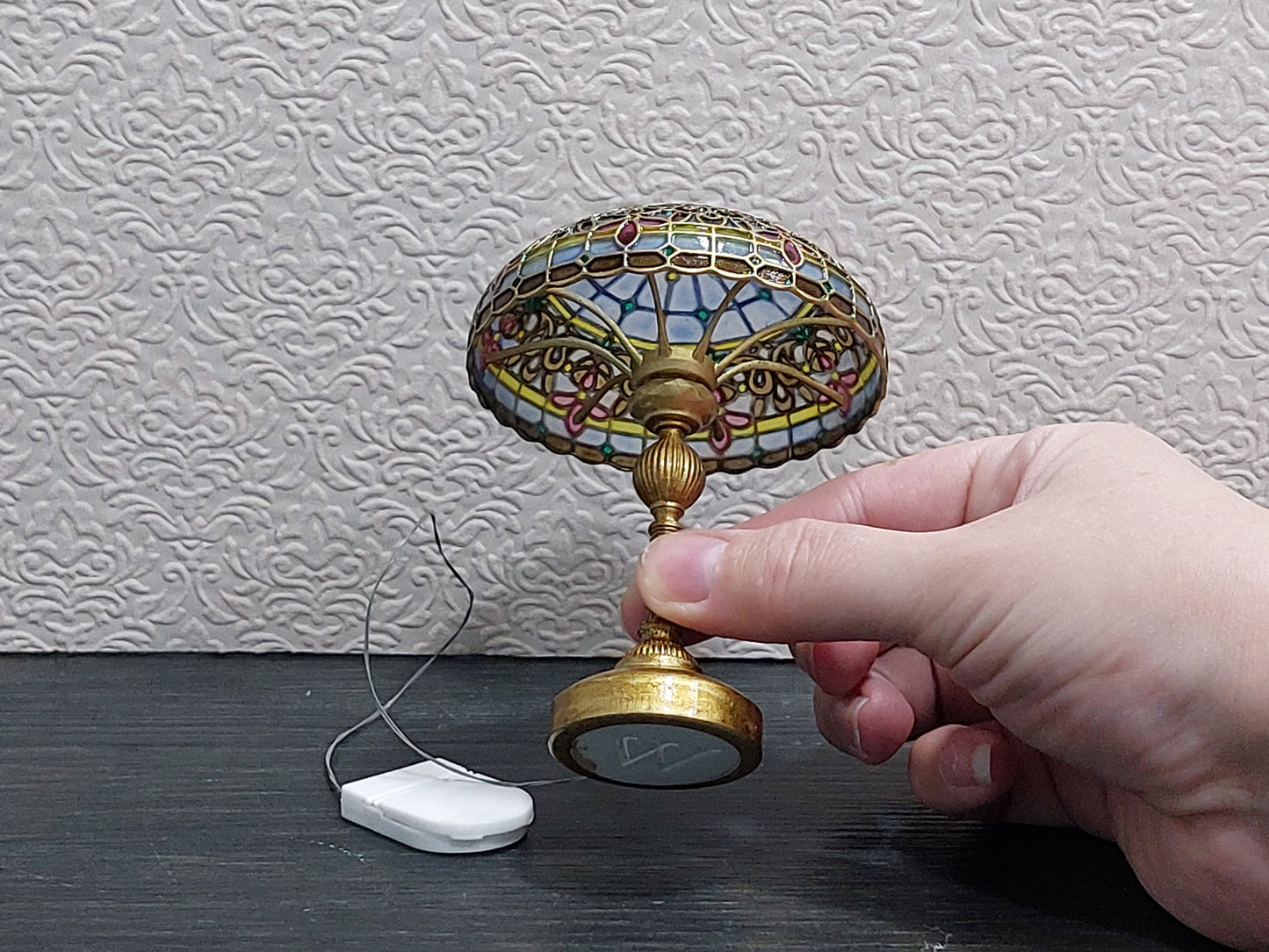 Tiffany Style stained glass lamp with LED, Snow Clematis