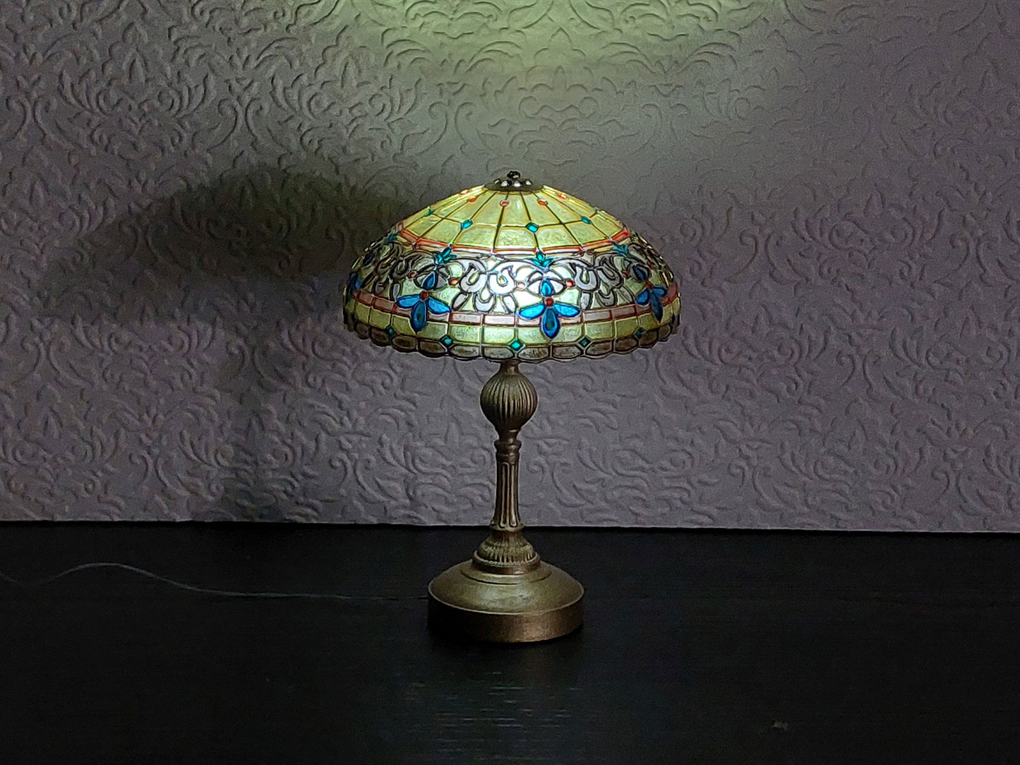 Tiffany Style stained glass lamp with LED, Sunny Clematis