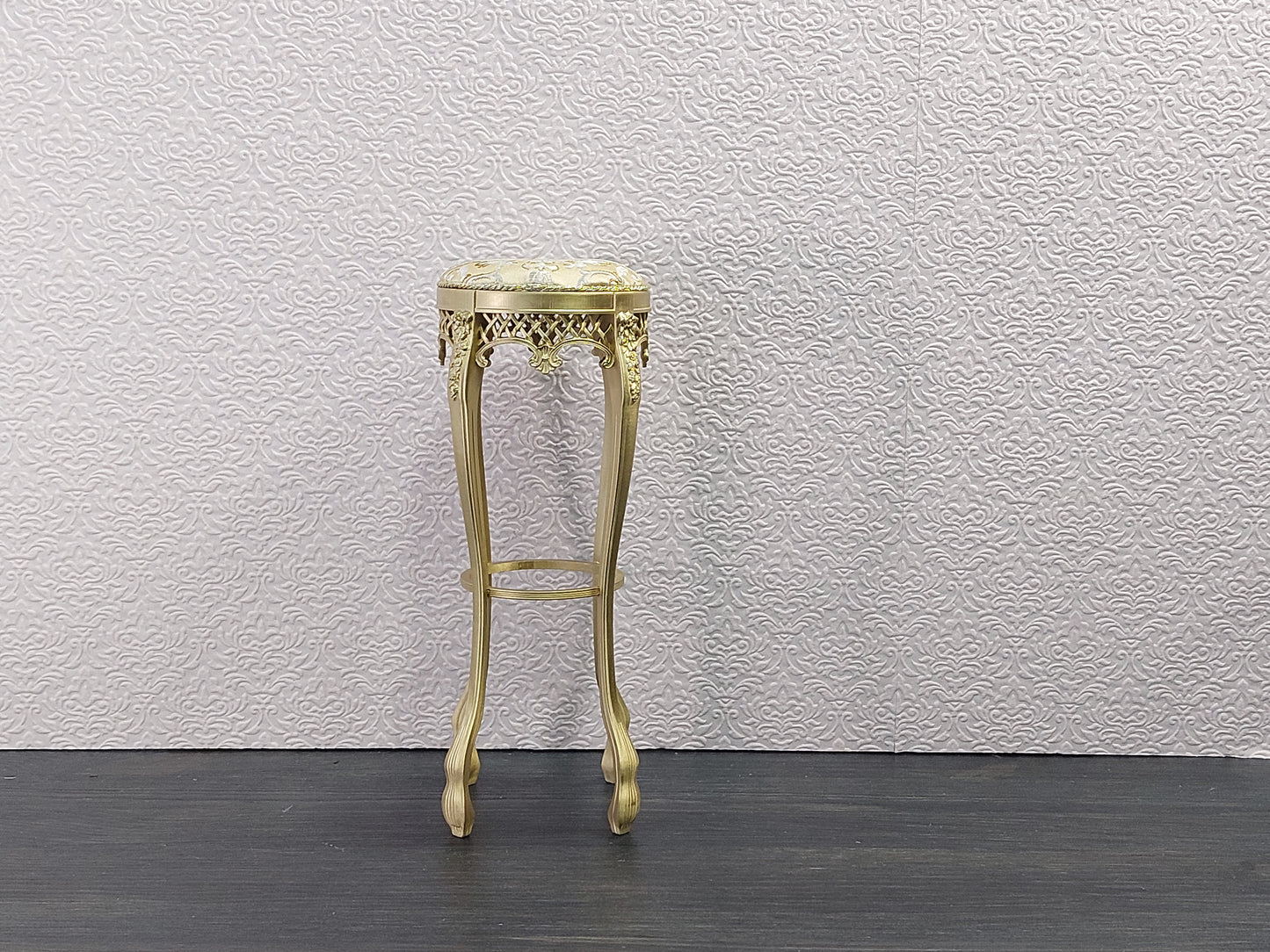 Classical bar stool, gold