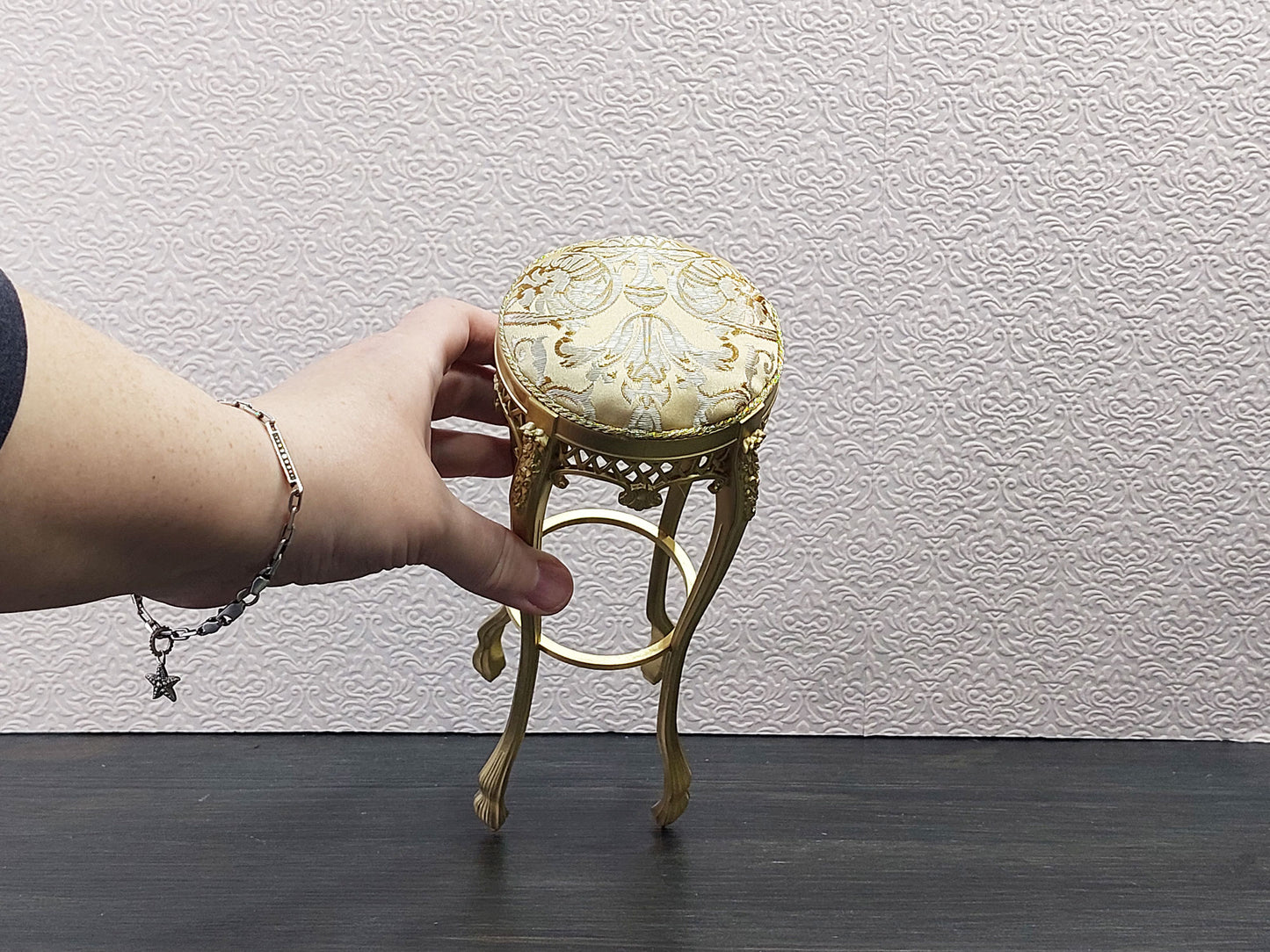 Classical bar stool, gold