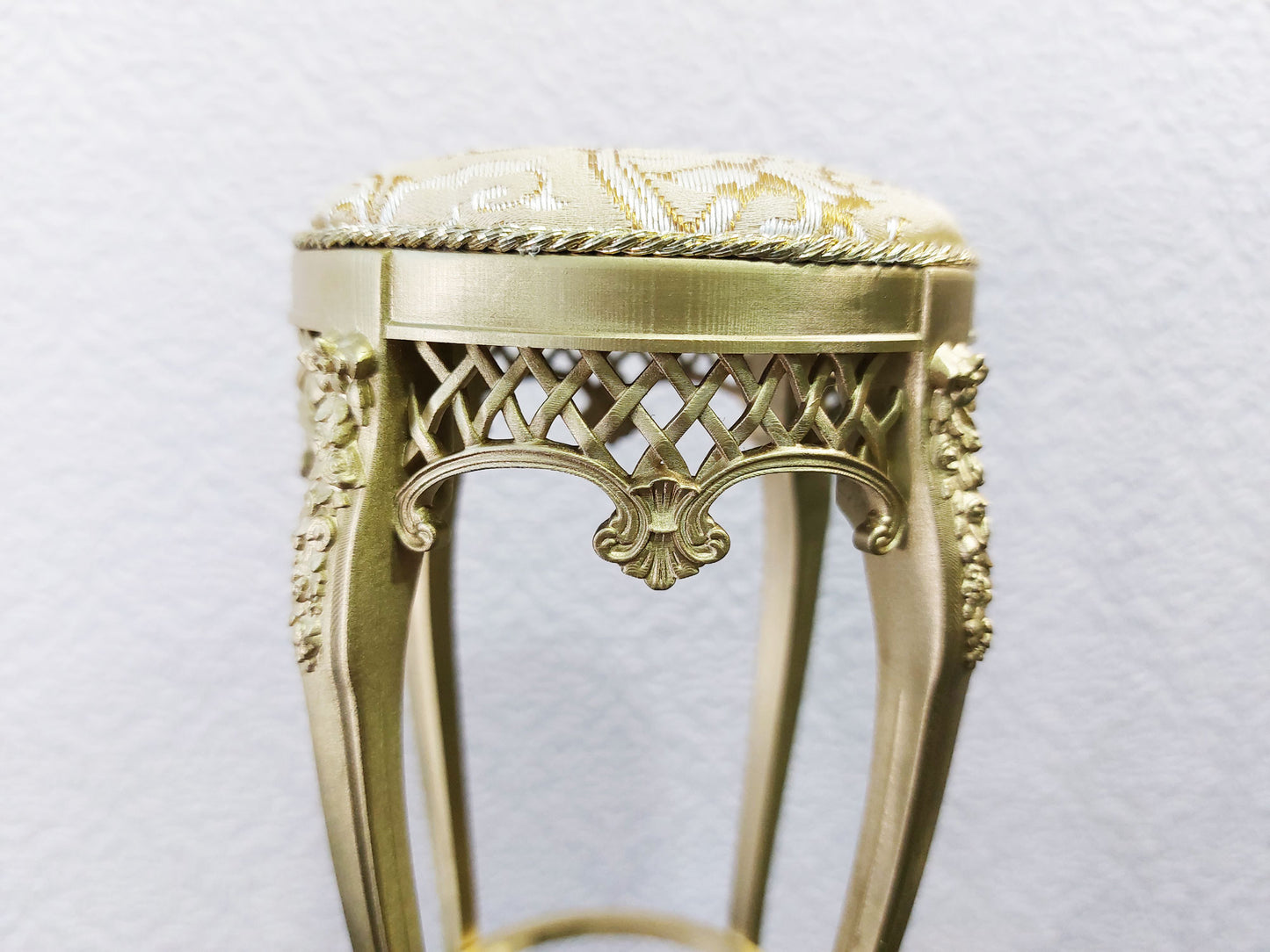 Classical bar stool, gold