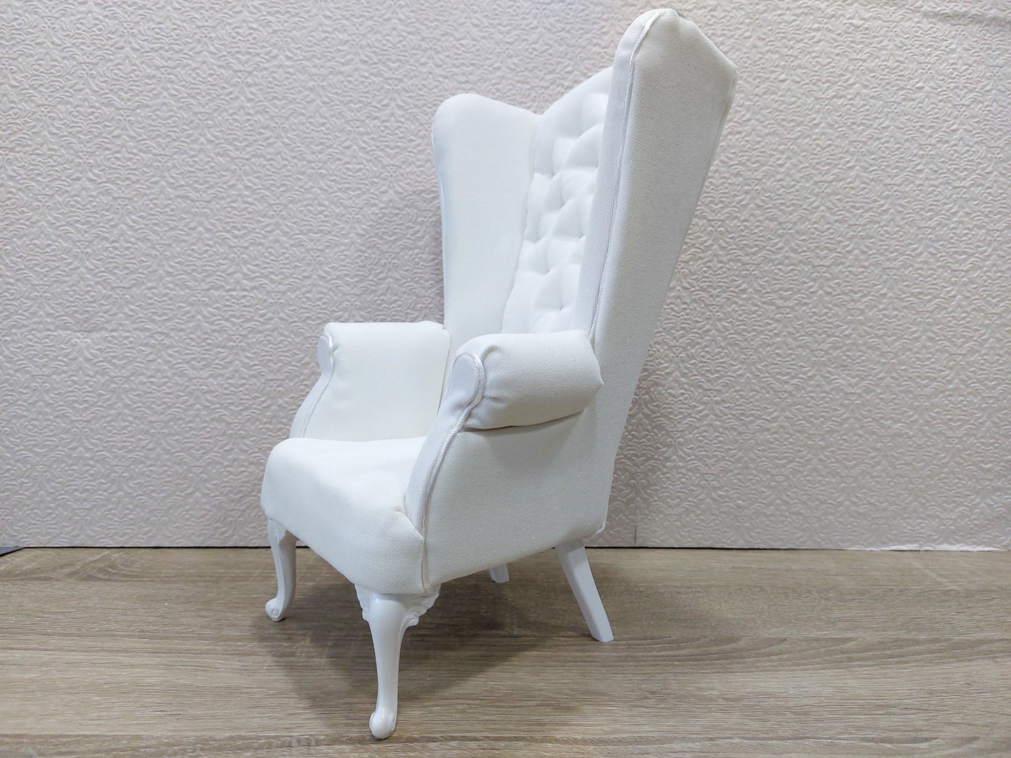 Chesterfield queen chair, white