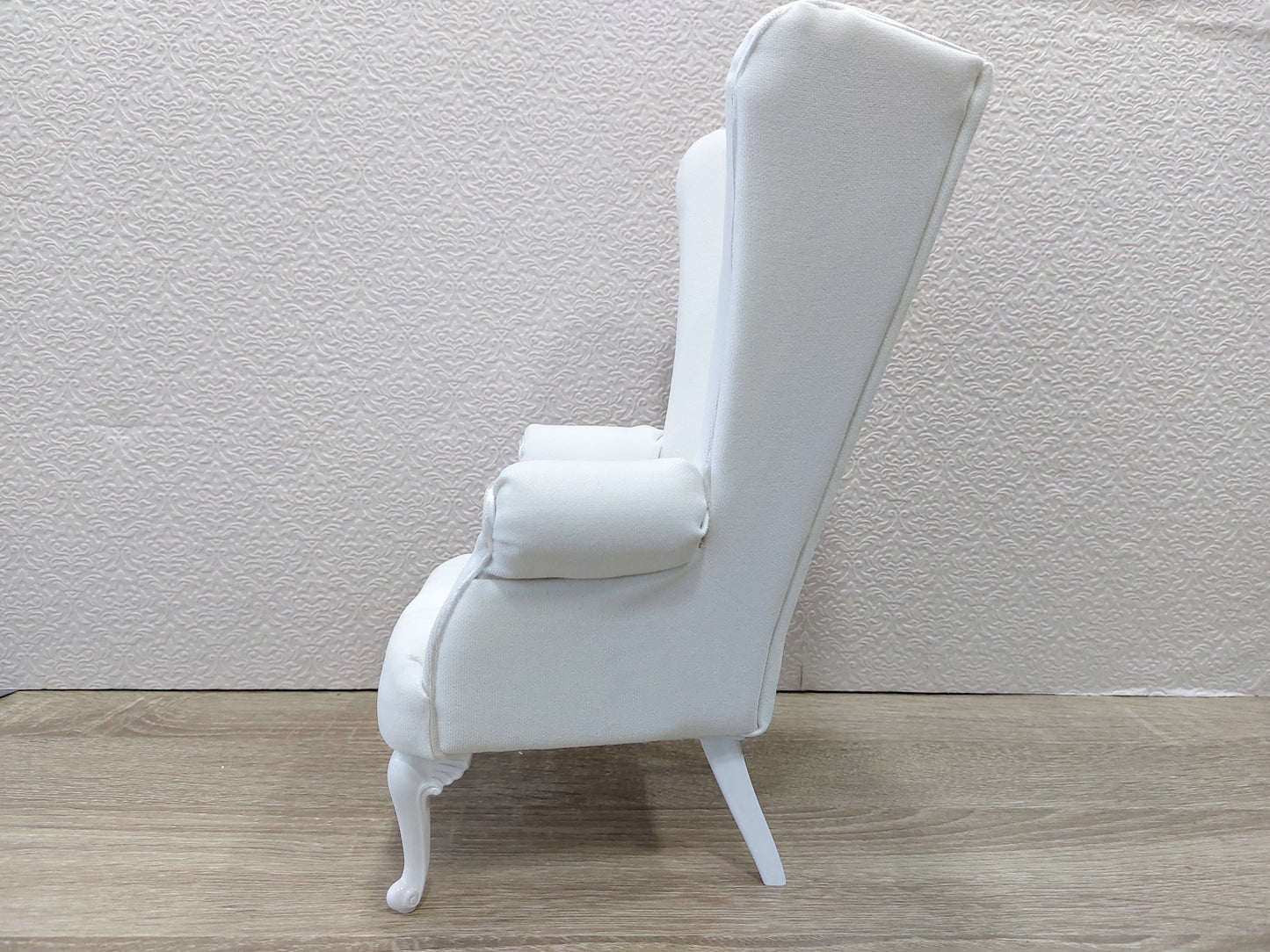 Chesterfield queen chair, white