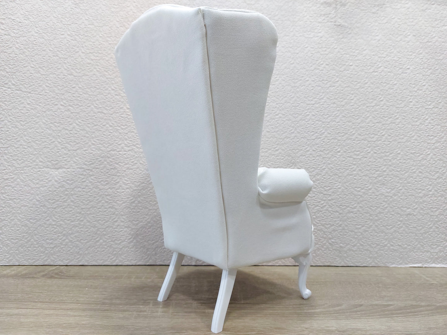 Chesterfield queen chair, white