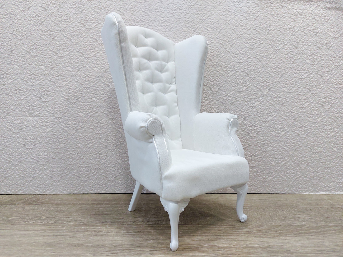Chesterfield queen chair, white