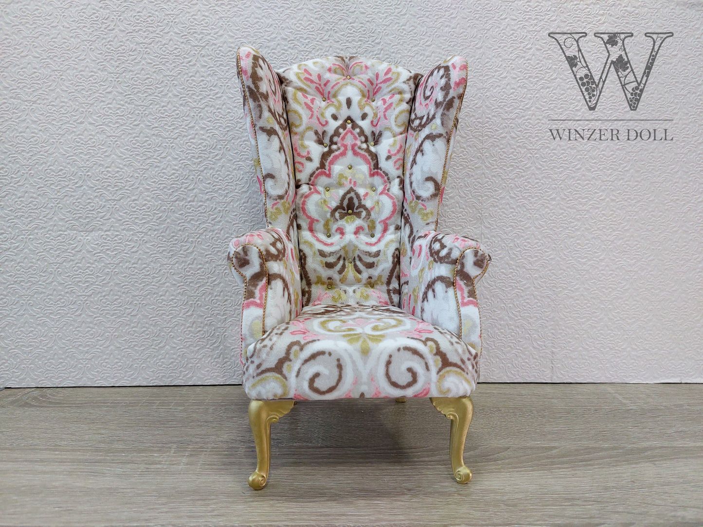 Chesterfield queen chair, white & pink