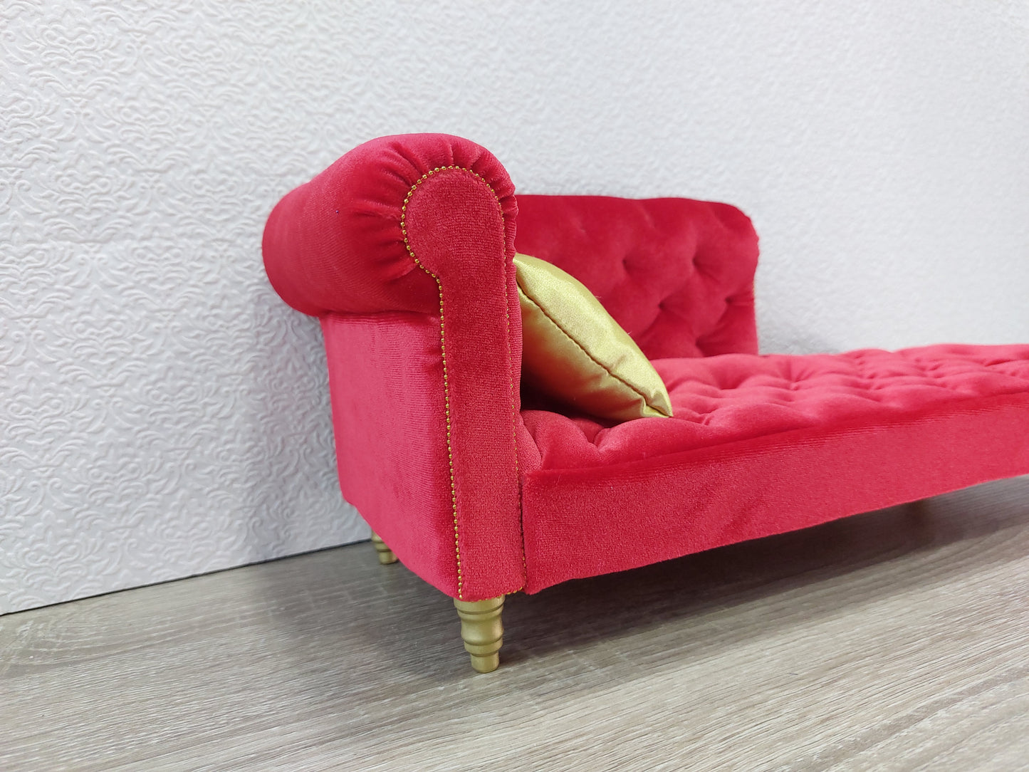 Chesterfield chaise lounge, purple red