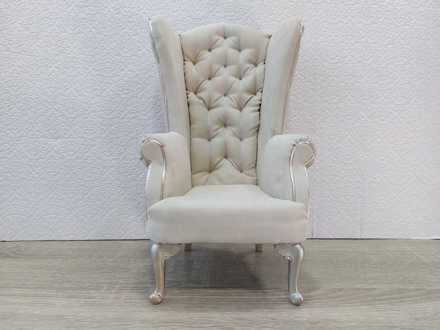 Chesterfield queen chair, beige