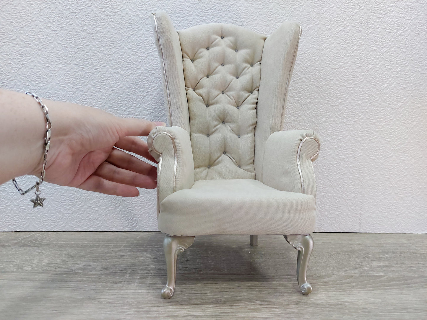 Chesterfield queen chair, beige