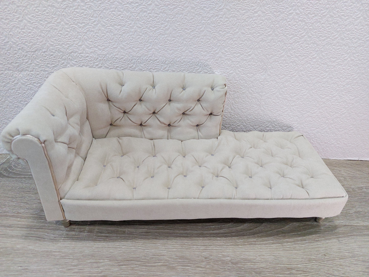 Chesterfield chaise lounge, beige