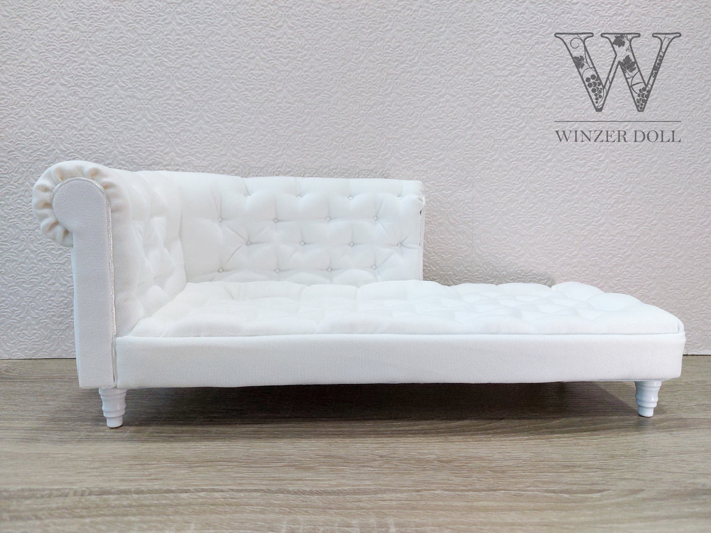Chesterfield chaise lounge, white