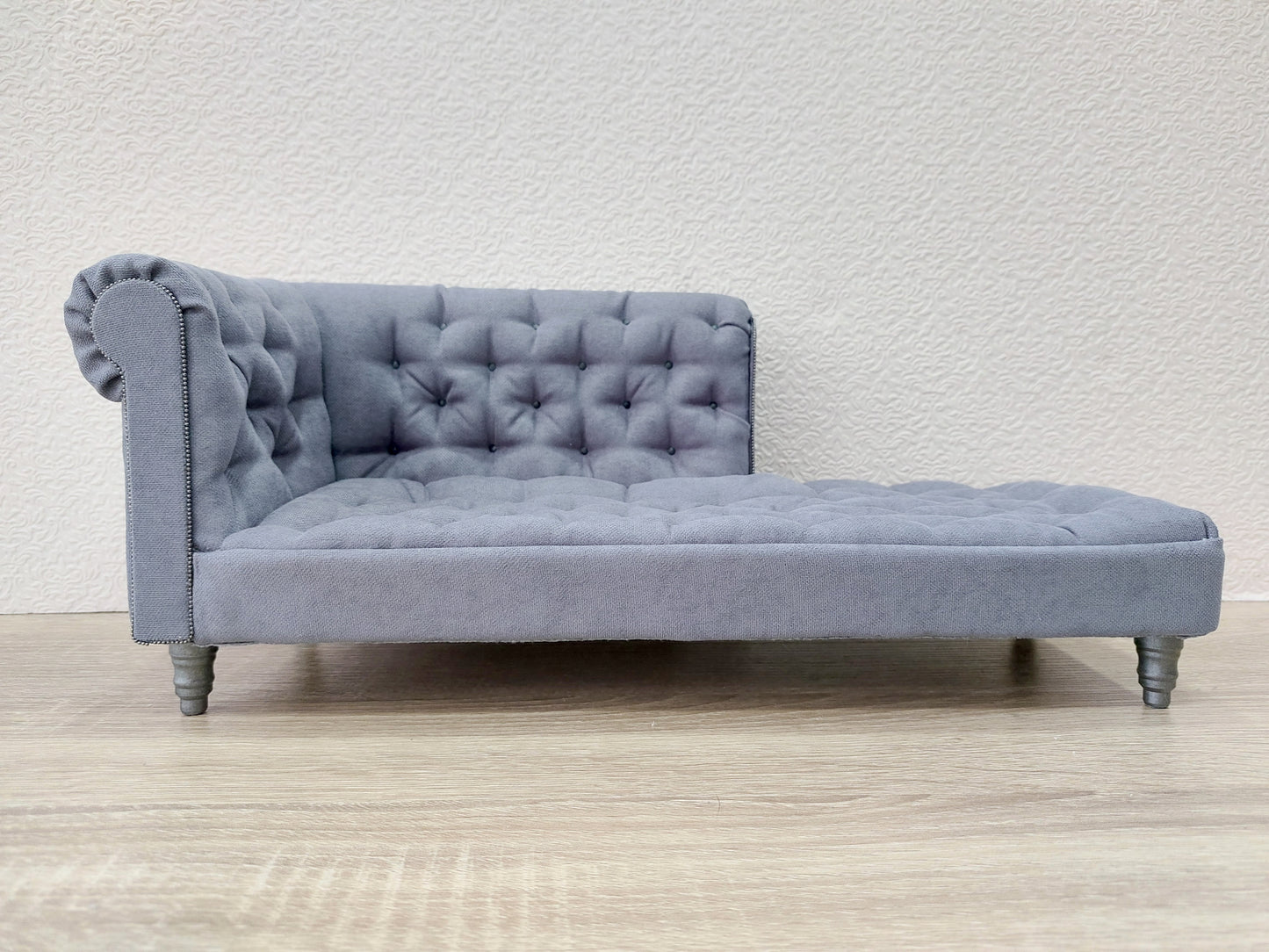 Chesterfield chaise lounge, gray