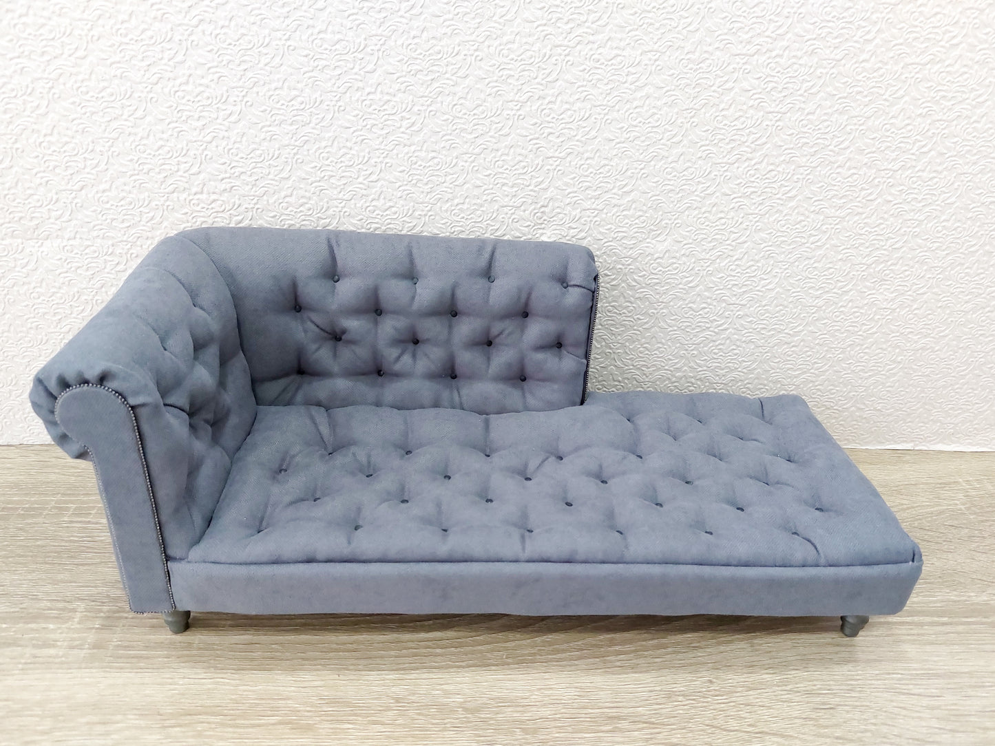 Chesterfield chaise lounge, gray