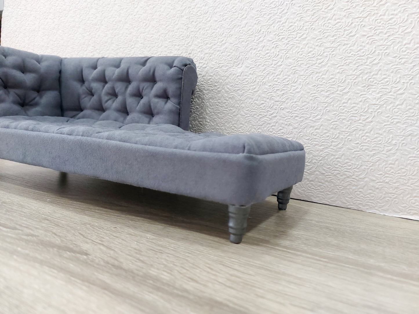 Chesterfield chaise lounge, gray