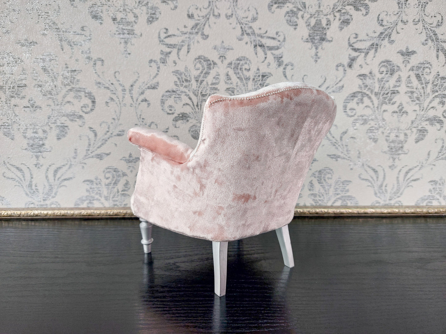 Chesterfield low chair, pink velvet