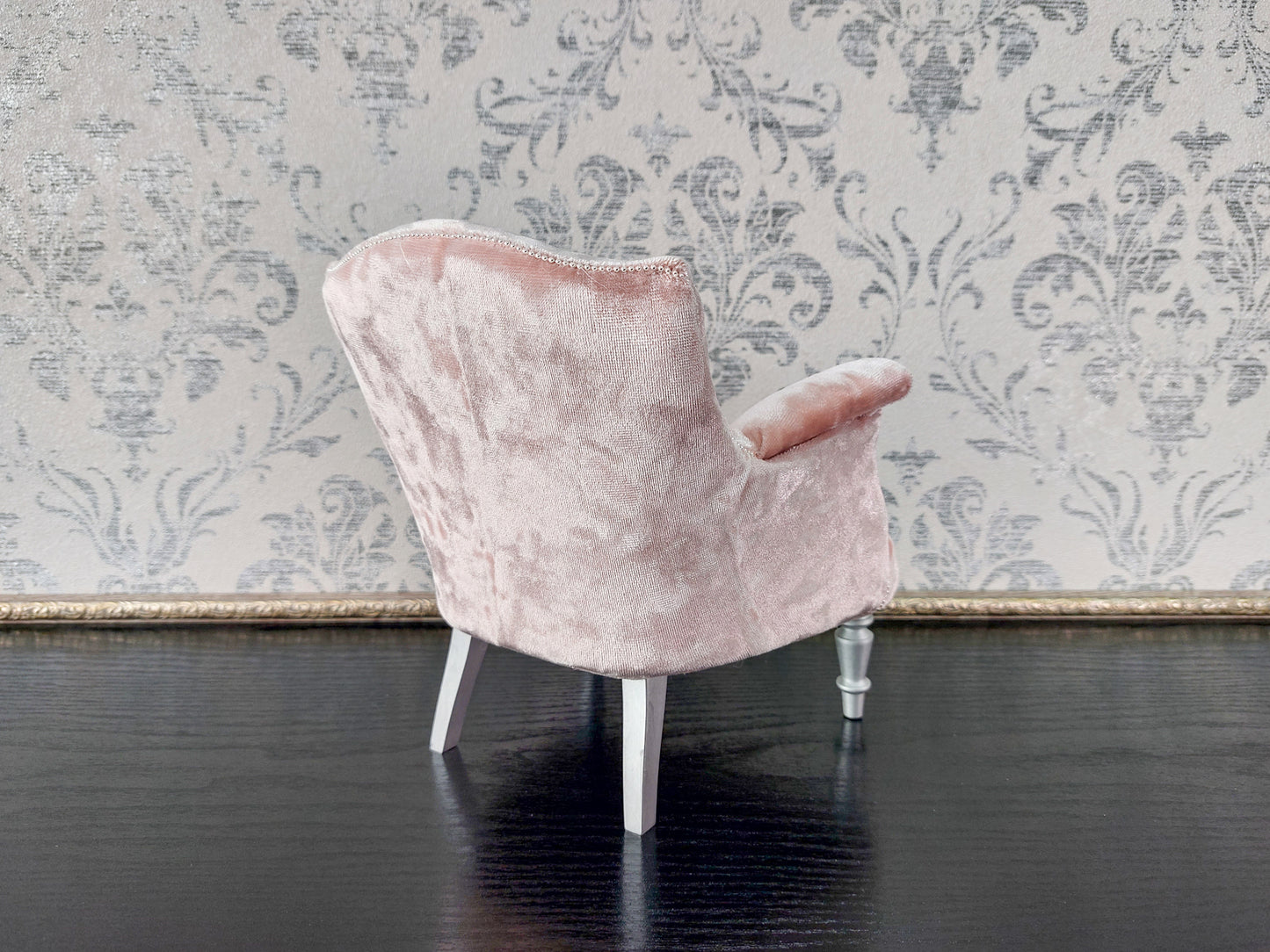 Chesterfield low chair, pink velvet