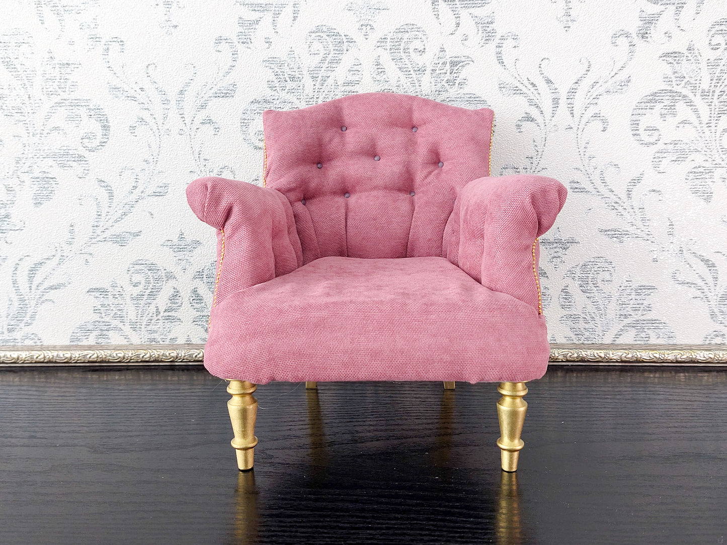 Chesterfield low chair, clover