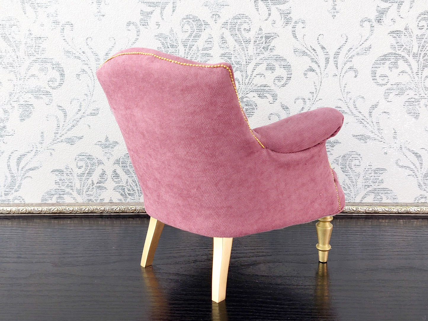 Chesterfield low chair, clover