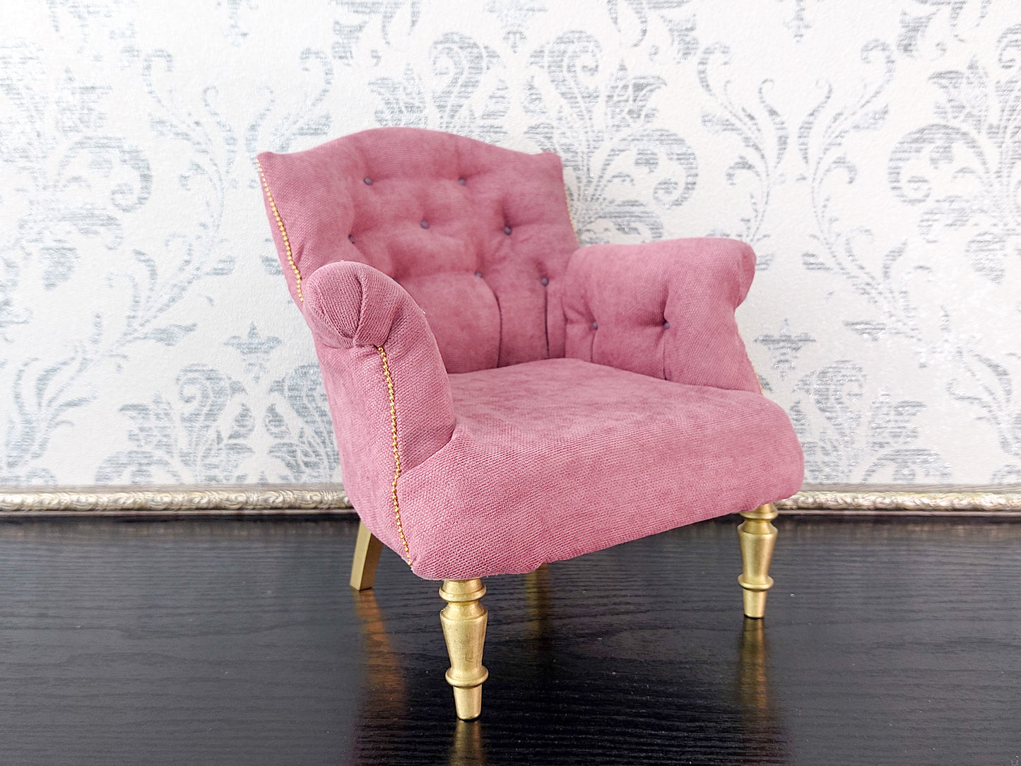 Chesterfield low chair, clover