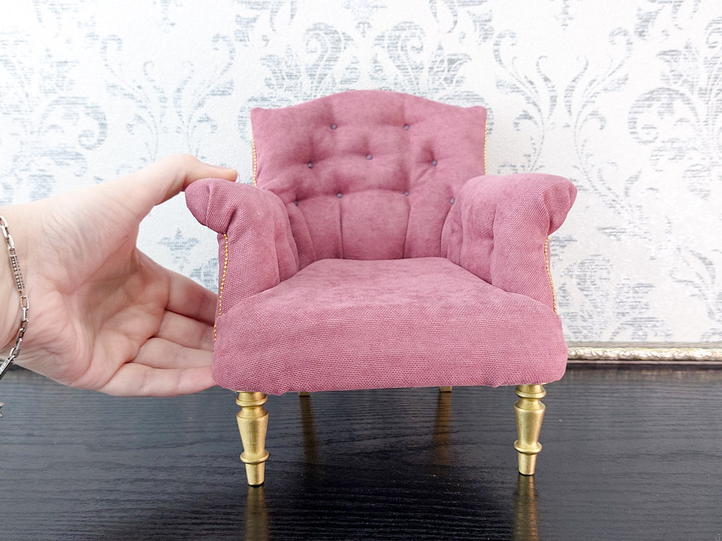 Chesterfield low chair, clover