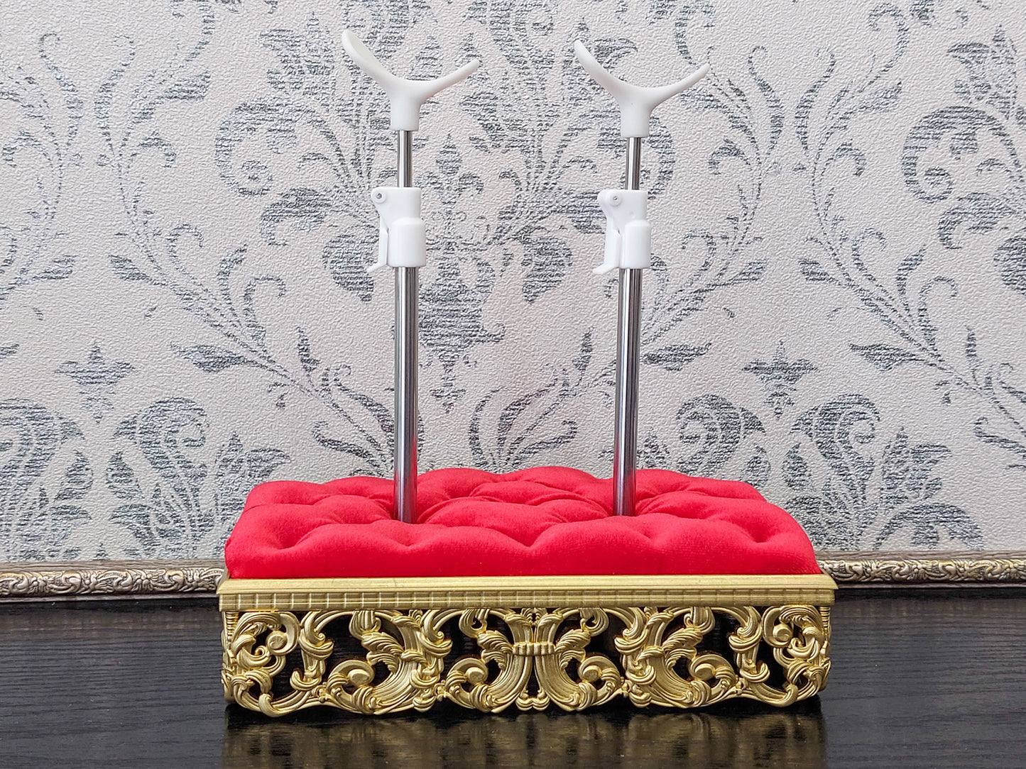 Doll posing stand single or double saddle style