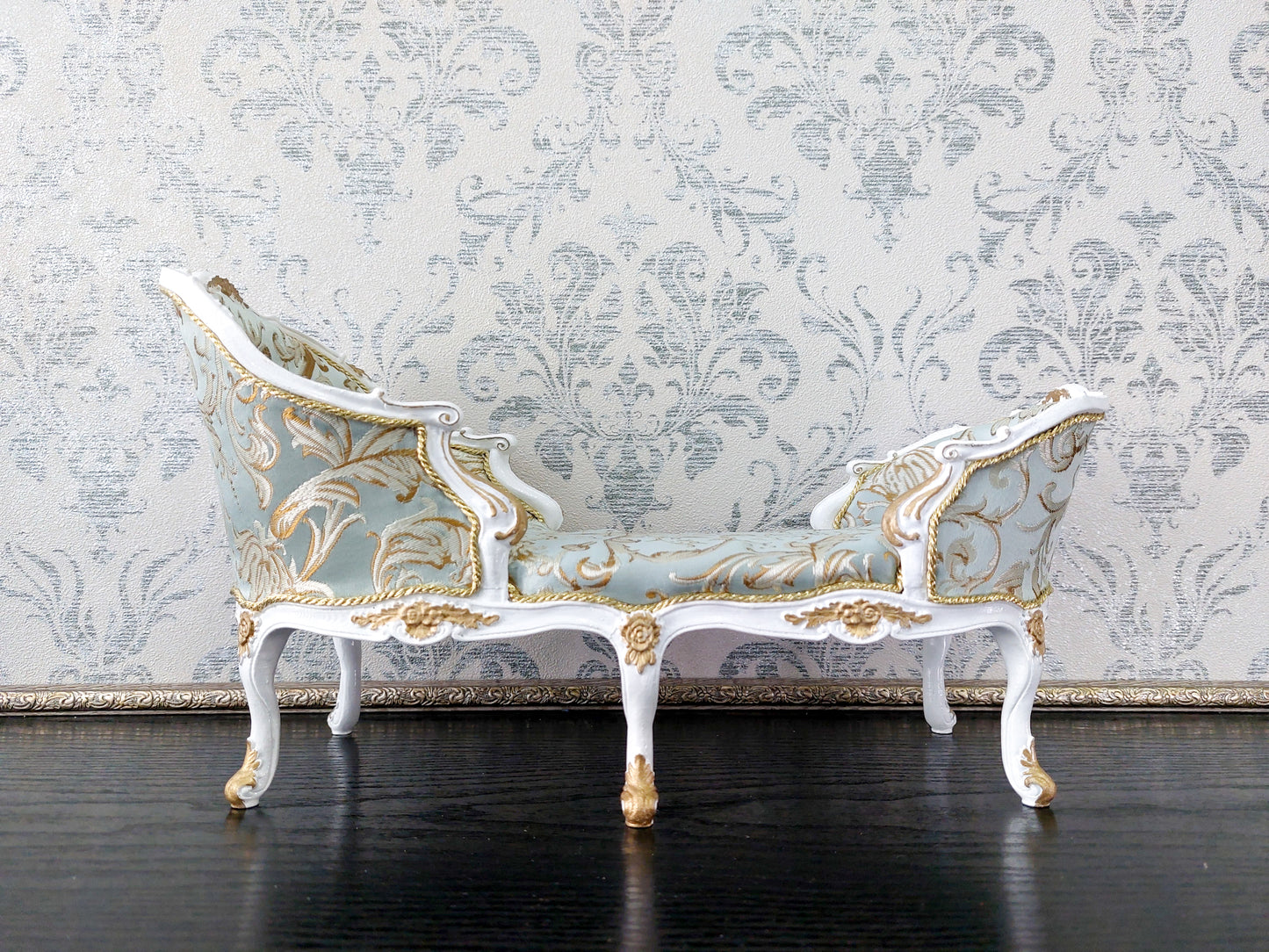 Daybed Louis XV mid-18th century for dolls, white & azure