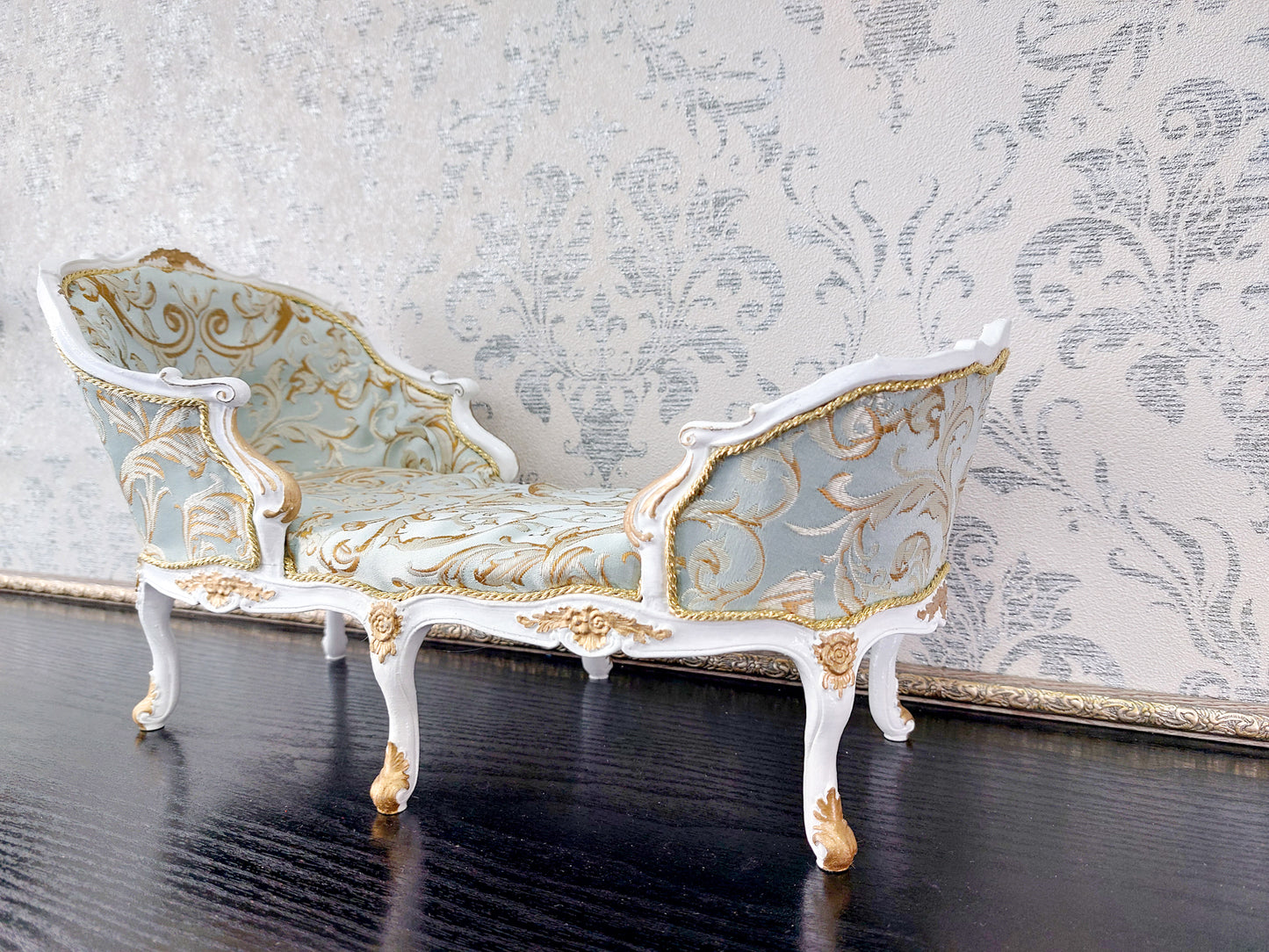 Daybed Louis XV mid-18th century for dolls, white & azure