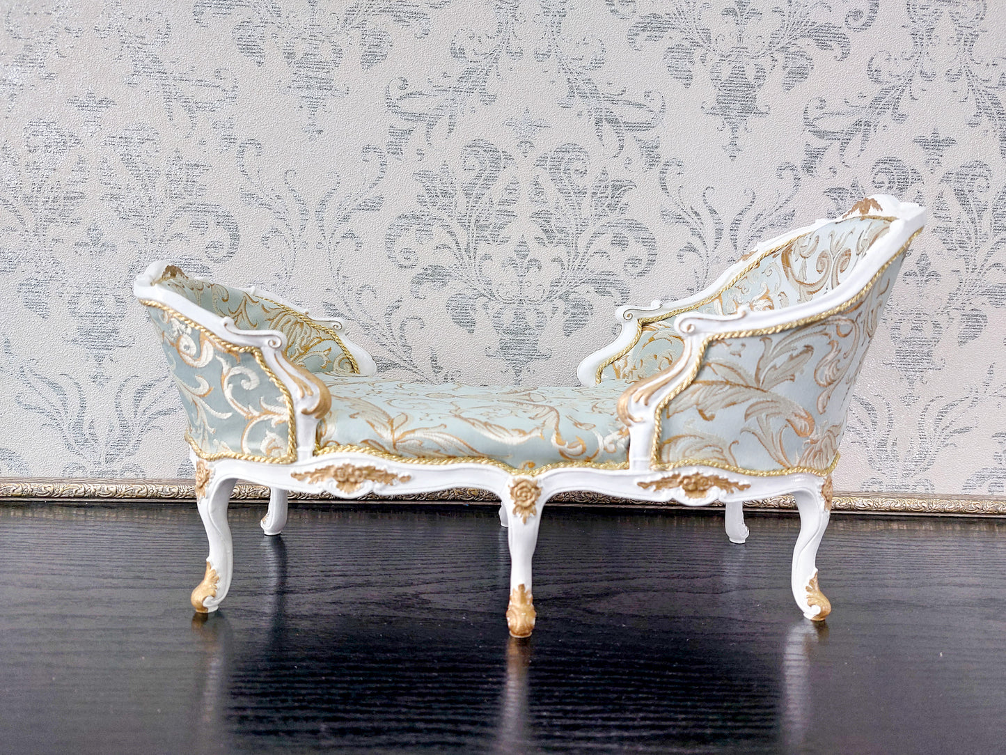 Daybed Louis XV mid-18th century for dolls, white & azure