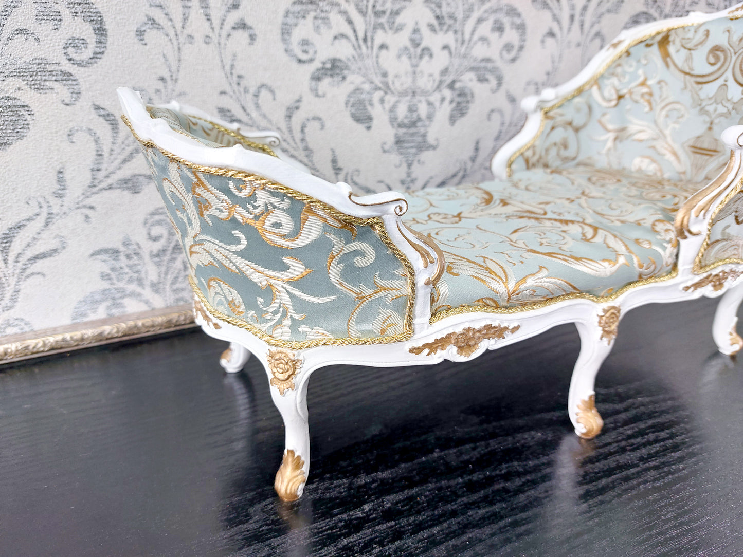 Daybed Louis XV mid-18th century for dolls, white & azure