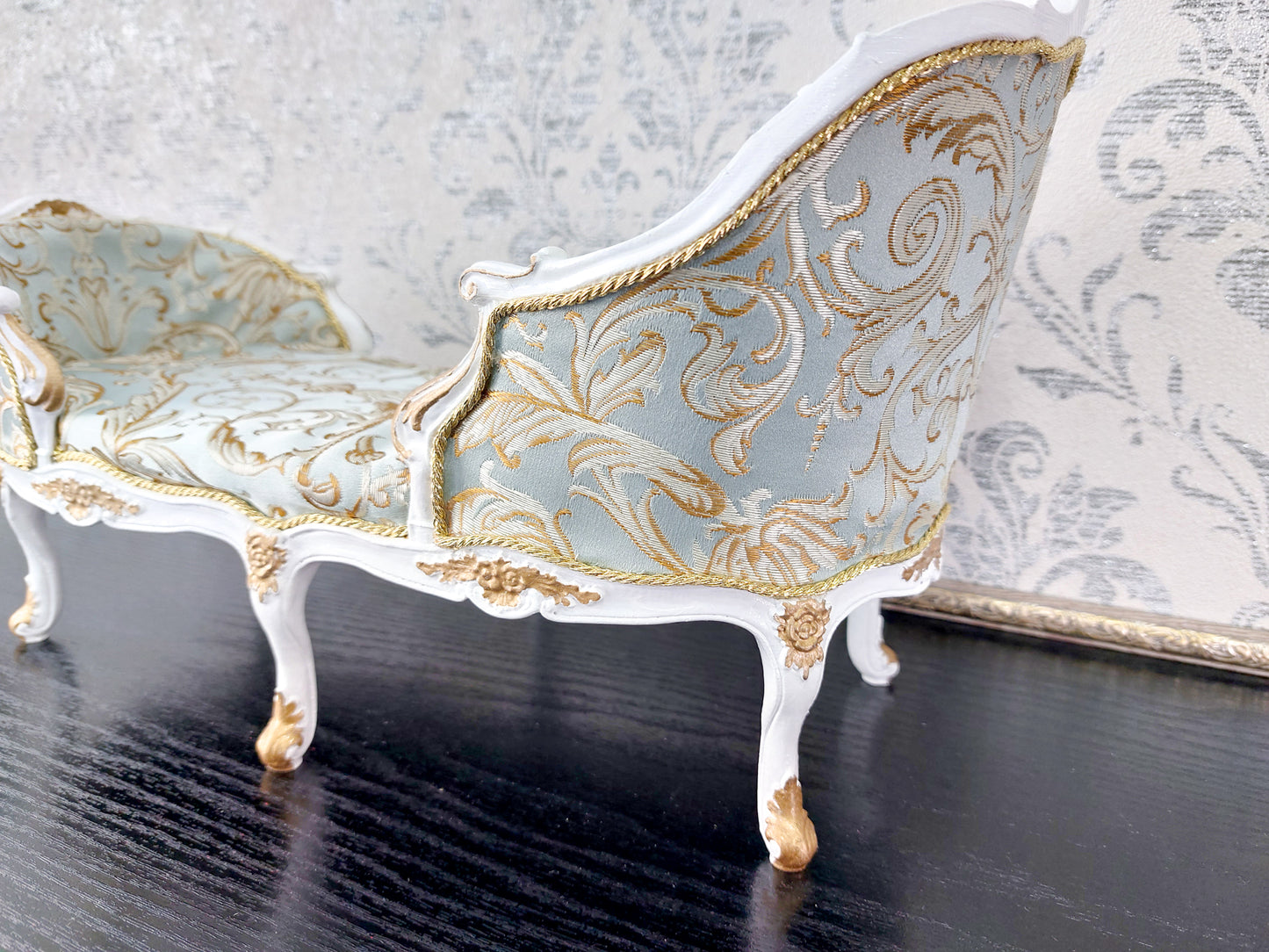 Daybed Louis XV mid-18th century for dolls, white & azure