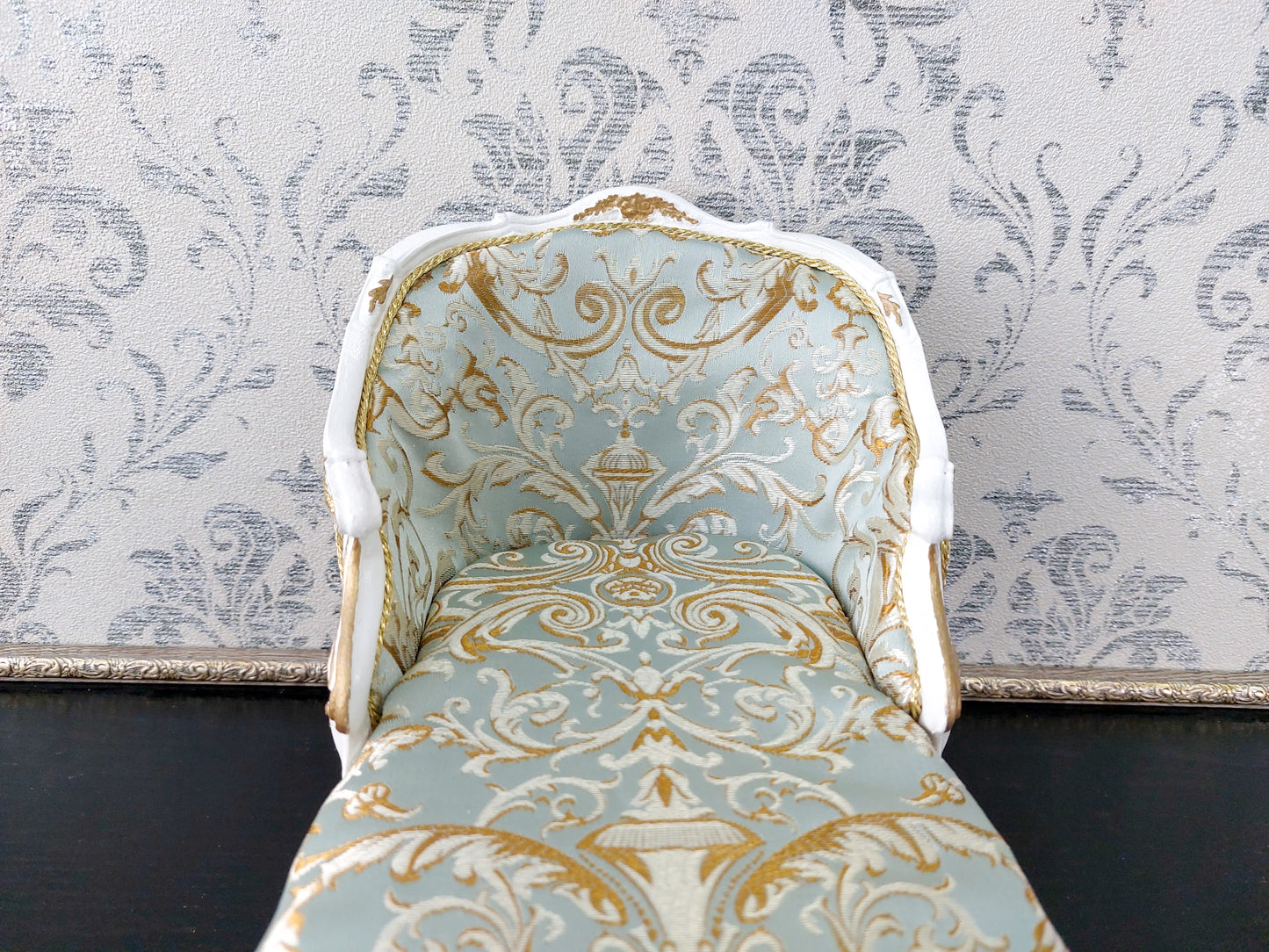 Daybed Louis XV mid-18th century for dolls, white & azure