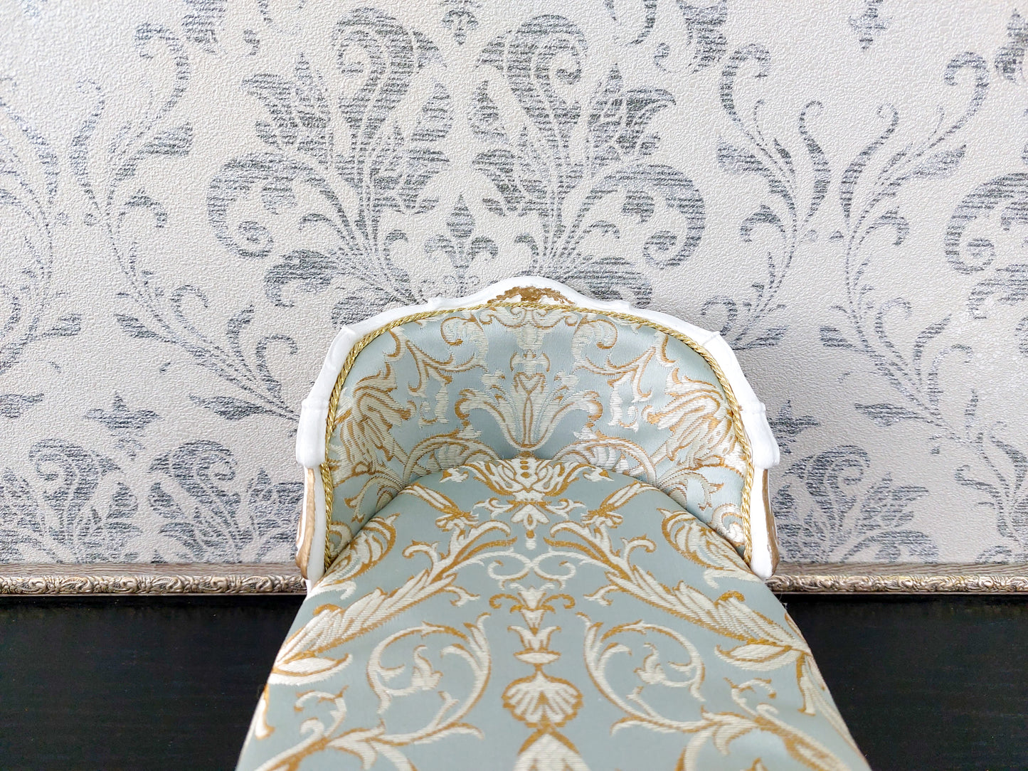 Daybed Louis XV mid-18th century for dolls, white & azure