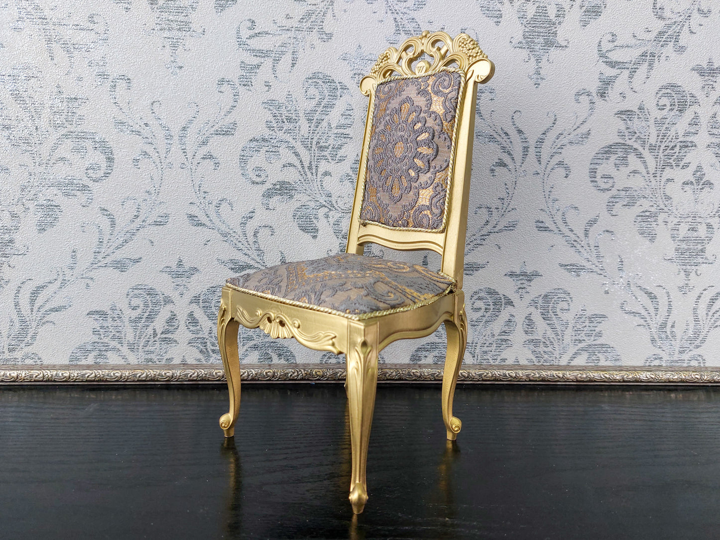 Baroque chair for dolls, gold