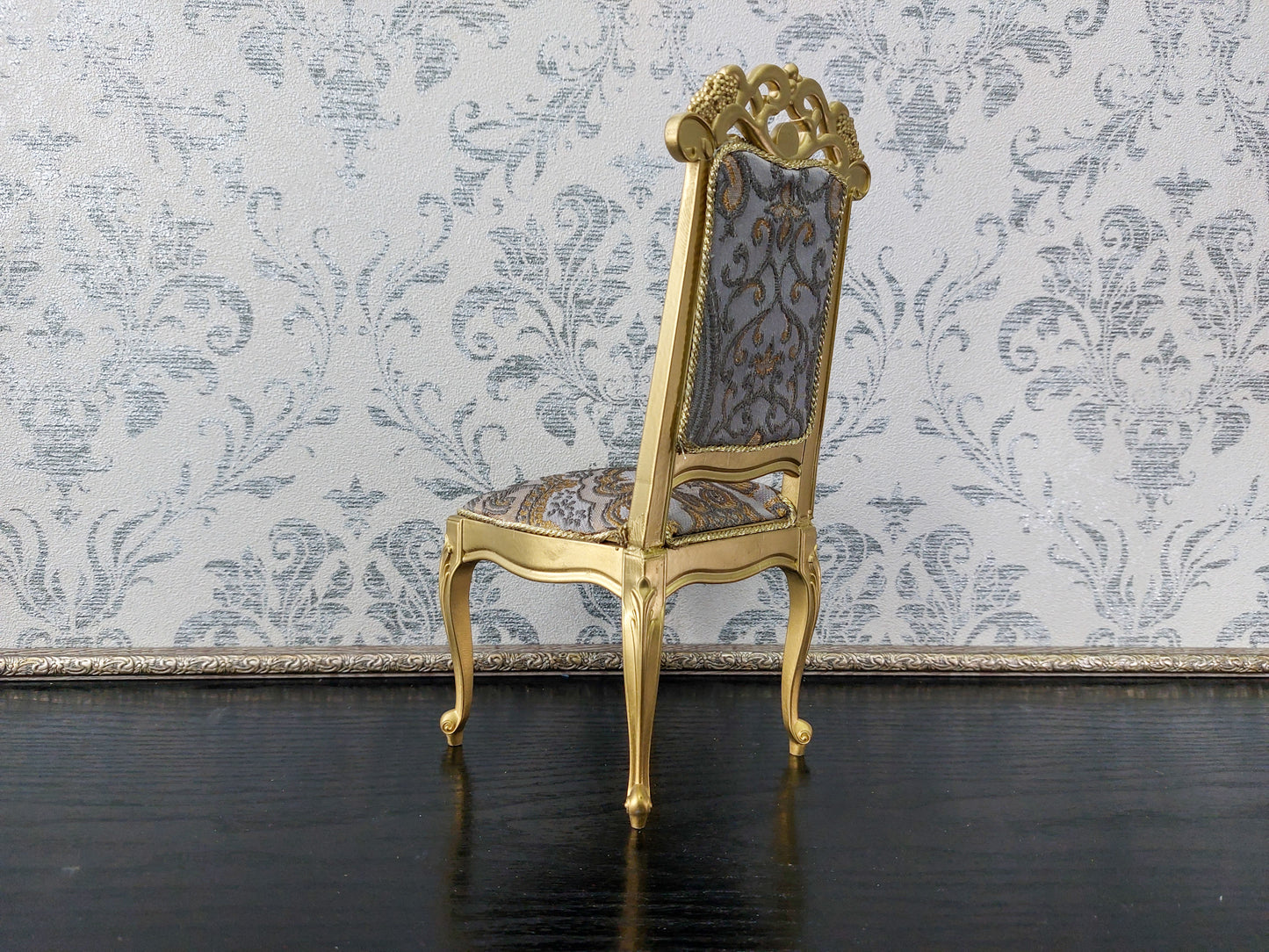 Baroque chair for dolls, gold