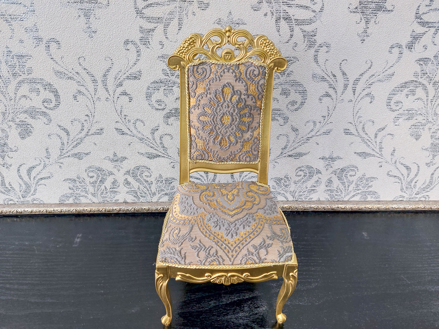Baroque chair for dolls, gold