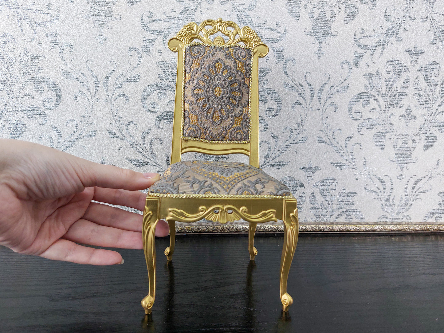 Baroque chair for dolls, gold