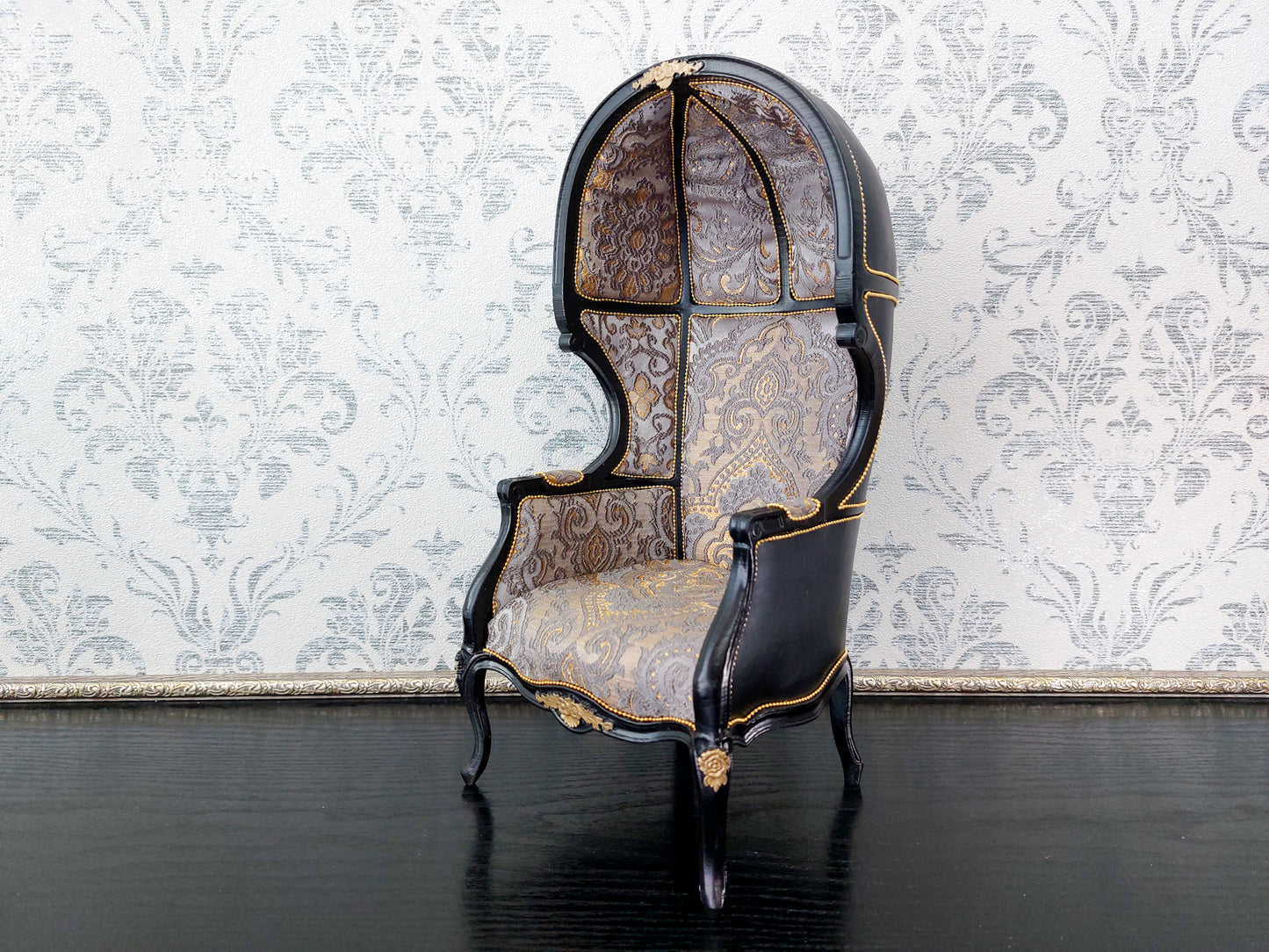 Versaille dome chair, black & gold