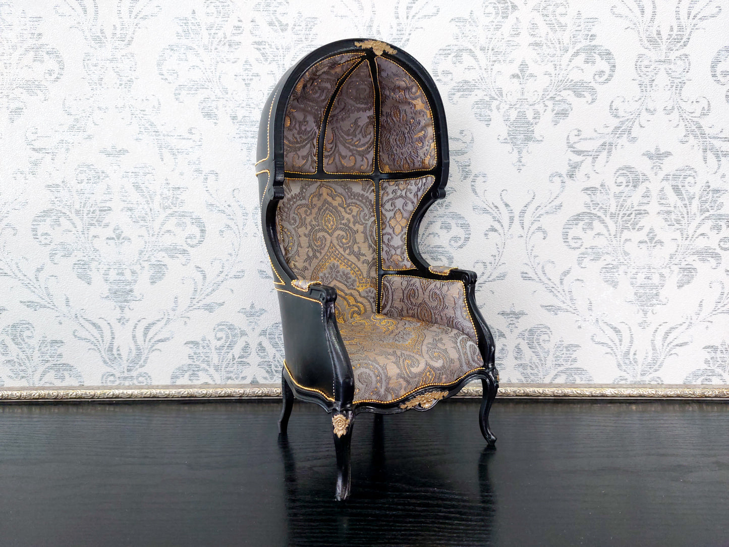 Versaille dome chair, black & gold