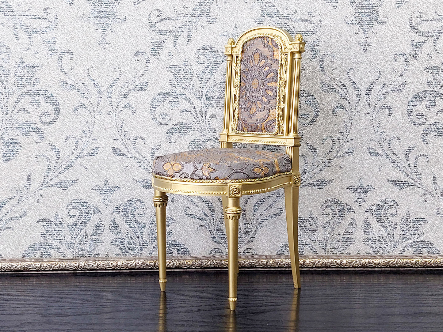 Classical chair, Marie Antoinette style, gold