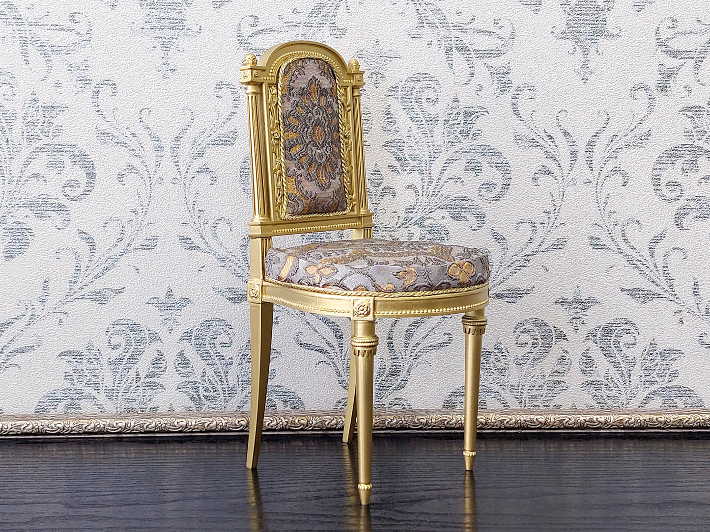 Classical chair, Marie Antoinette style, gold
