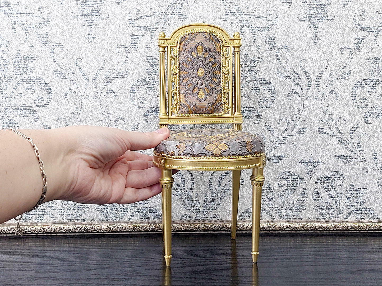 Classical chair, Marie Antoinette style, gold