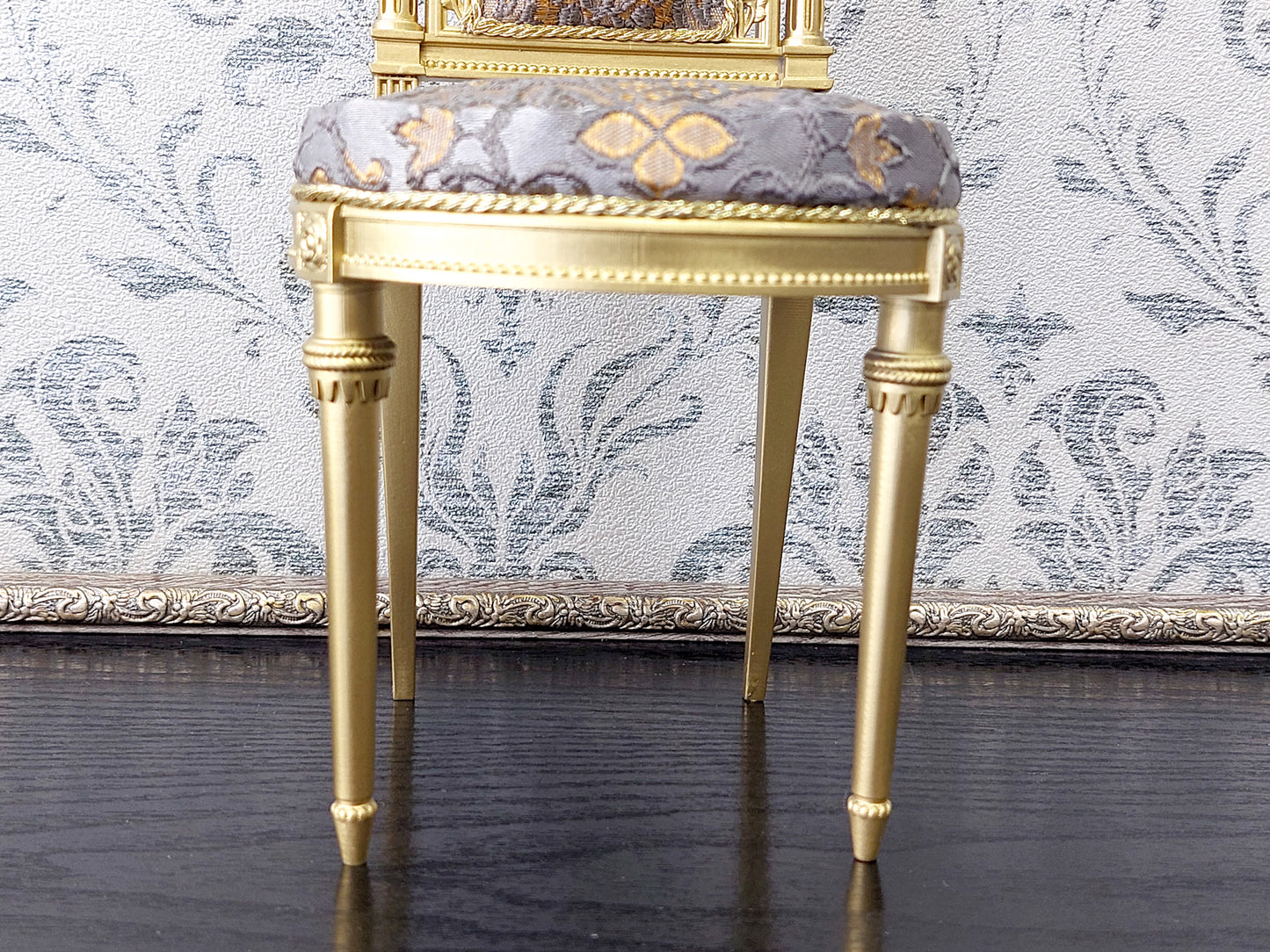 Classical chair, Marie Antoinette style, gold