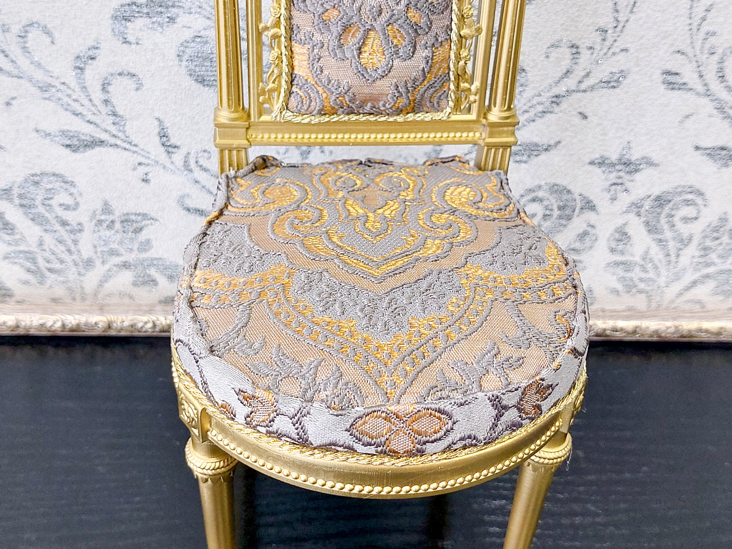 Classical chair, Marie Antoinette style, gold