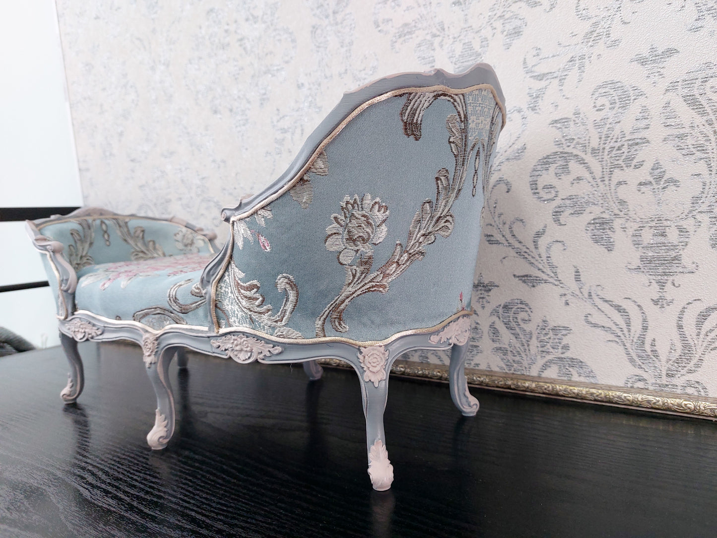 Reserved - 4 chairs, 2 daybeds for 17" dolls