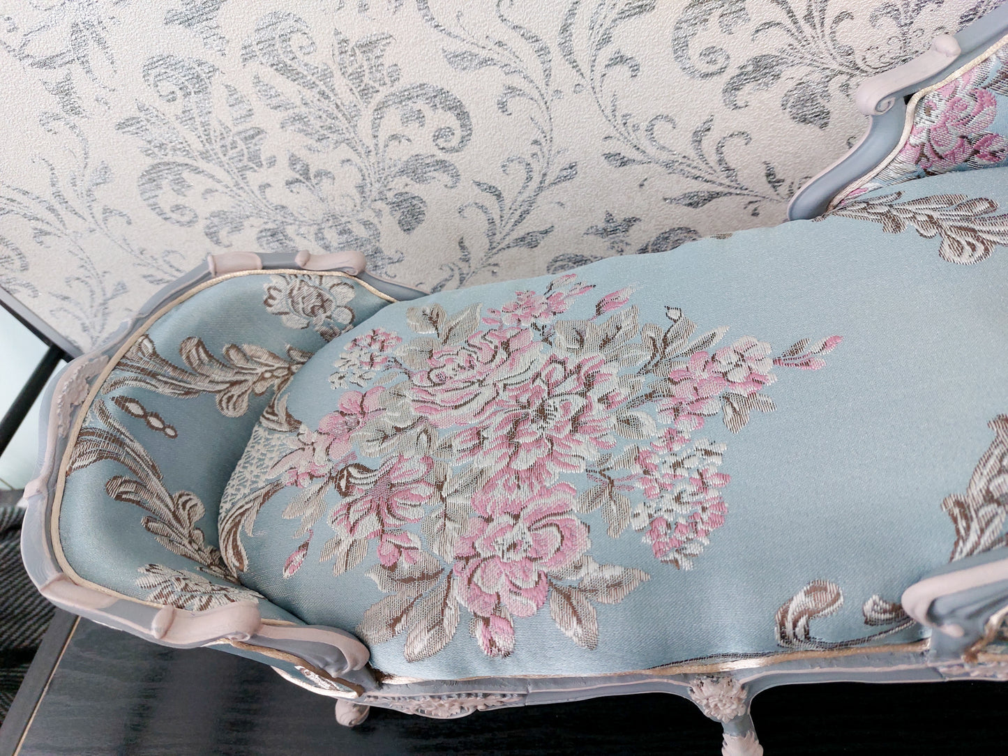 Reserved - 4 chairs, 2 daybeds for 17" dolls