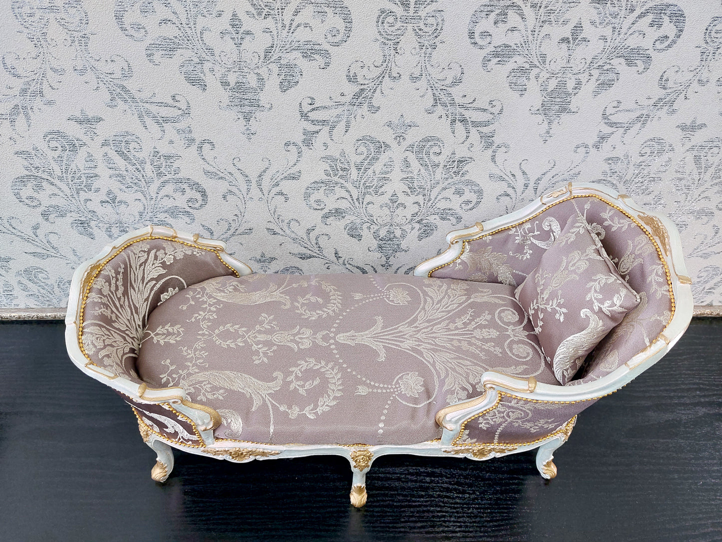 Reserved - 4 chairs, 2 daybeds for 17" dolls