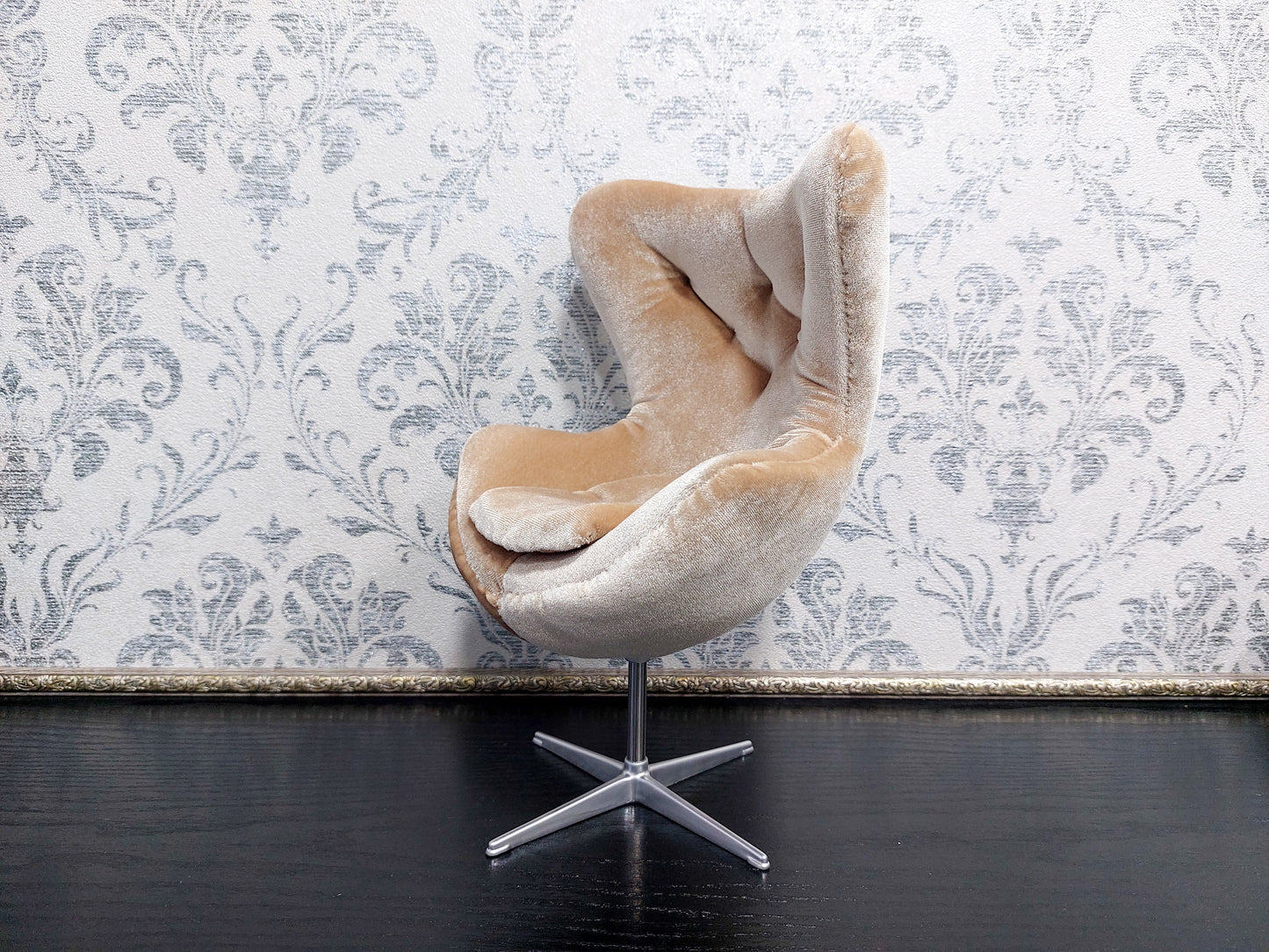 Egg chair, beige velvet