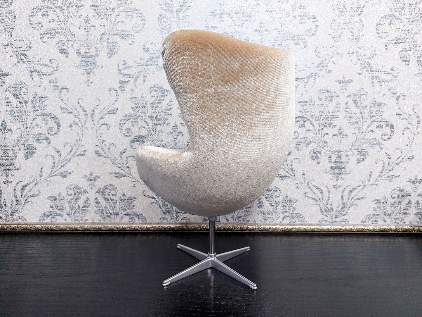 Egg chair, beige velvet